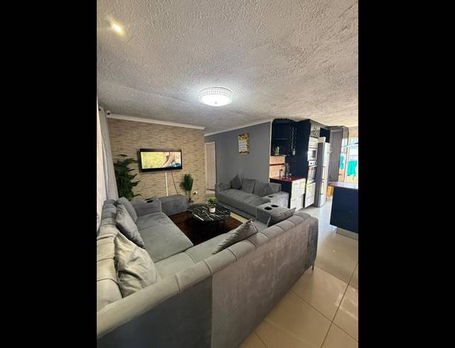 6 BEDROOM HOUSE FOR SALE IN NTUZUMA C